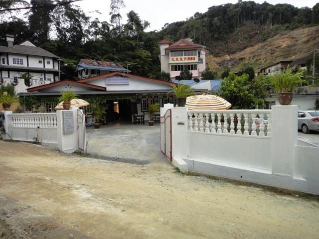 Eight Mentigi Guesthouse Cameron Highlands Exterior photo